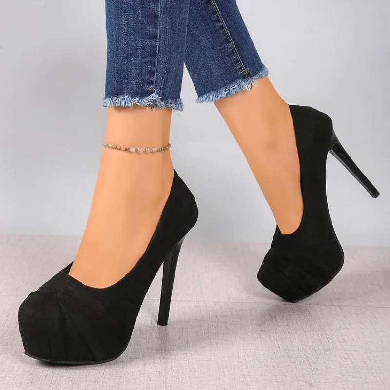 Frühjahr 2026 Damenmode Große Größen High Heels Schwarze Slip-On Schuhe mit Dünnem Absatz Samtoberfläche Prinzessinnen-Stil Runde Spitze – Detail 5