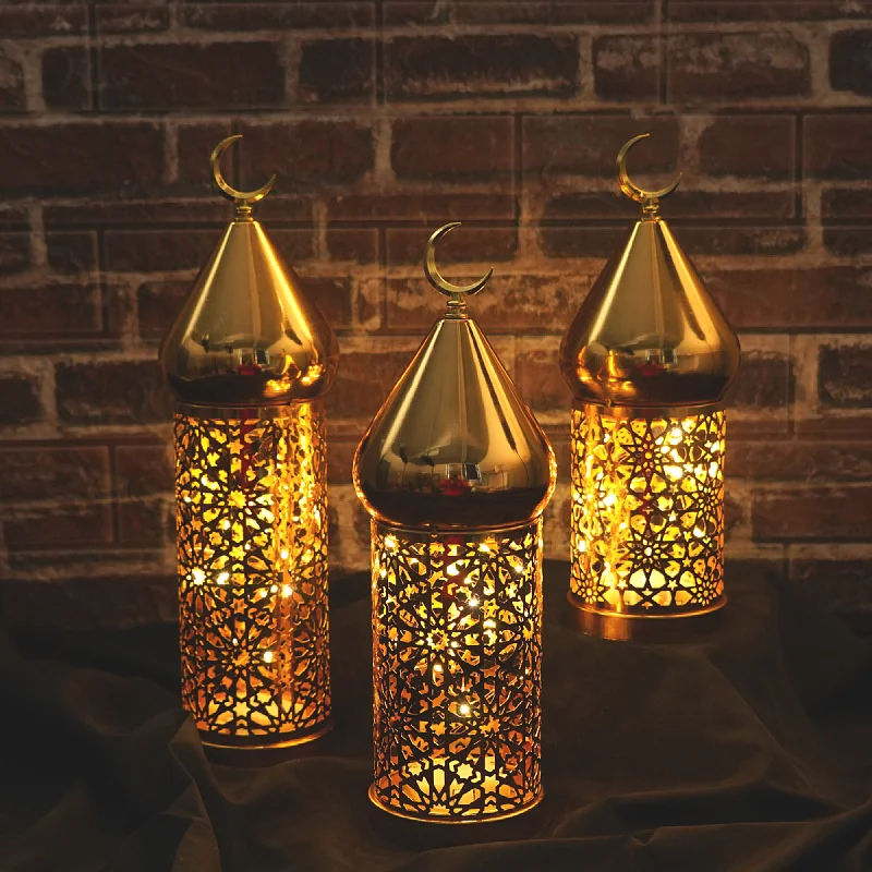 Lampada a vento in metallo dorato Lanterna Luce notturna a LED cava Decorazione domestica per ornamenti per feste Ramadan Kareem EID Mubarak del Medio Oriente