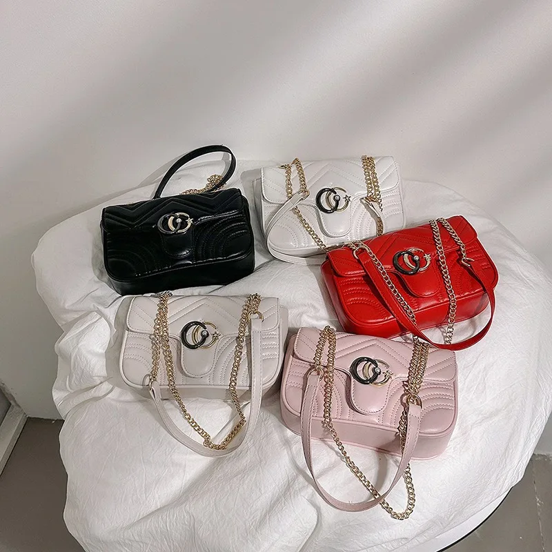 

‌2025 New Women's Chain Bag Wave Pattern Heart Design Crossbody/Shoulder Purse Stylish Versatile Handheld Bag Designer Accessory