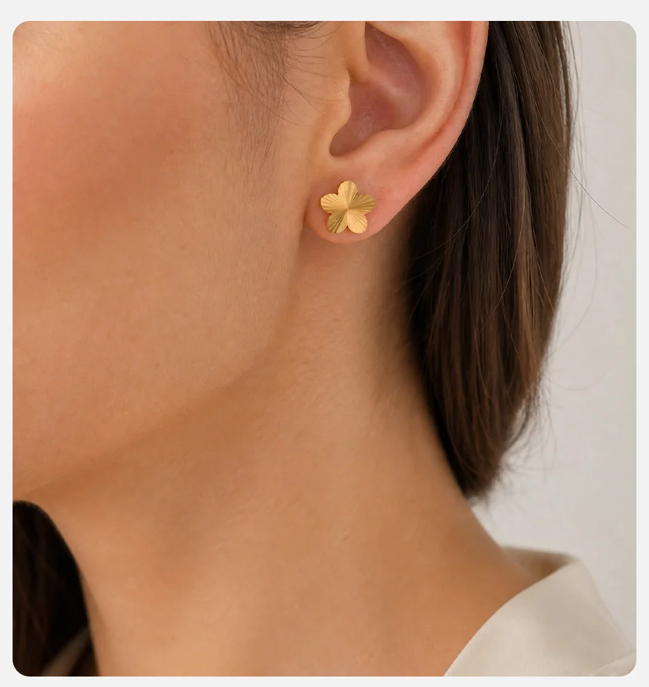 Vnox Trendige Strukturierte Blumen-Ohrstecker für Damen, Edelstahl, vergoldet, mit Schraubverschluss, Blumen-Ohrringe, Alltagsschmuck – Detail 2