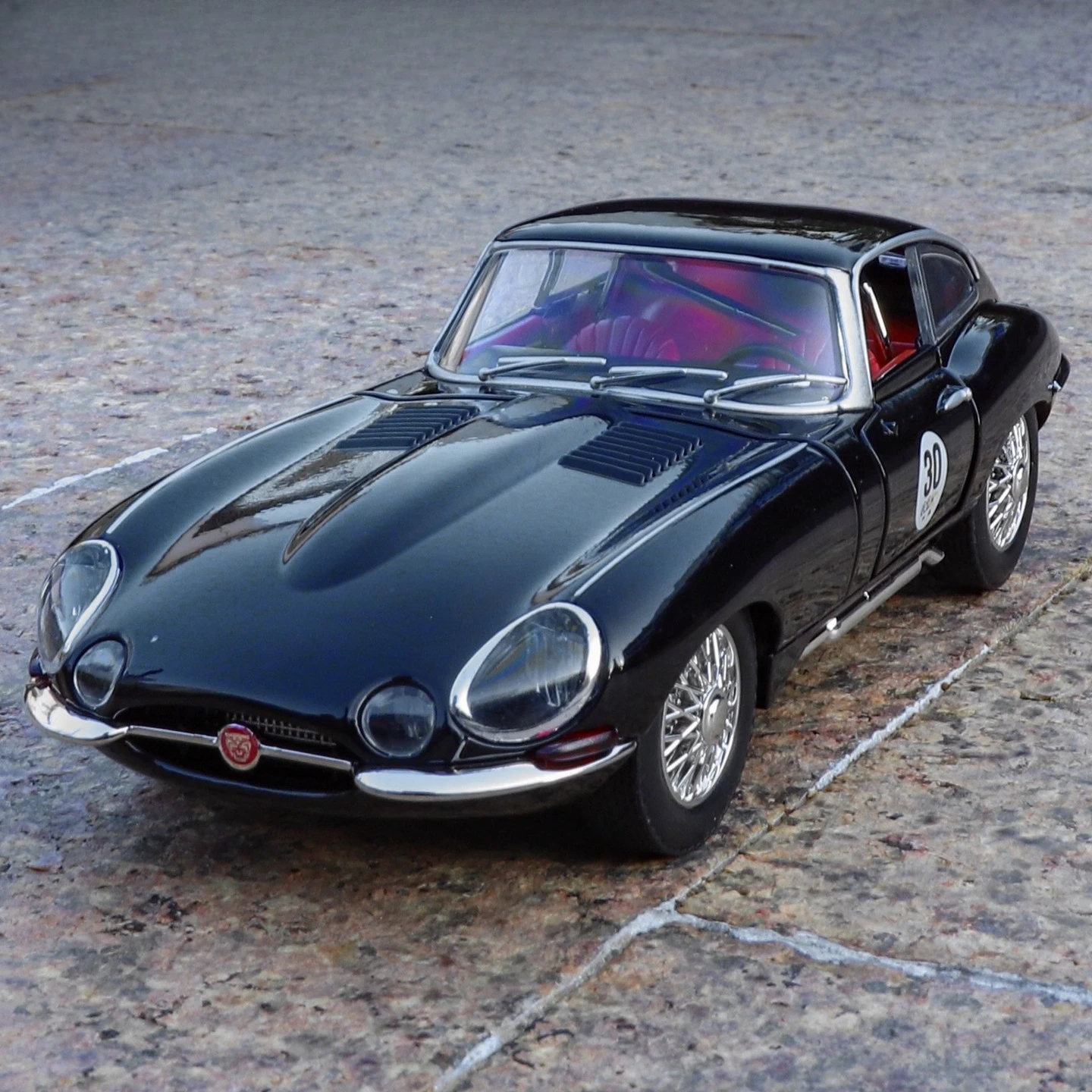 1:24 E-TYPE ريترو كلاسيكي رياضي سباق السيارات دييكاست نموذج سيارة سبيكة سطح المكتب جمع العصرية زخرفة الهوايات جمع