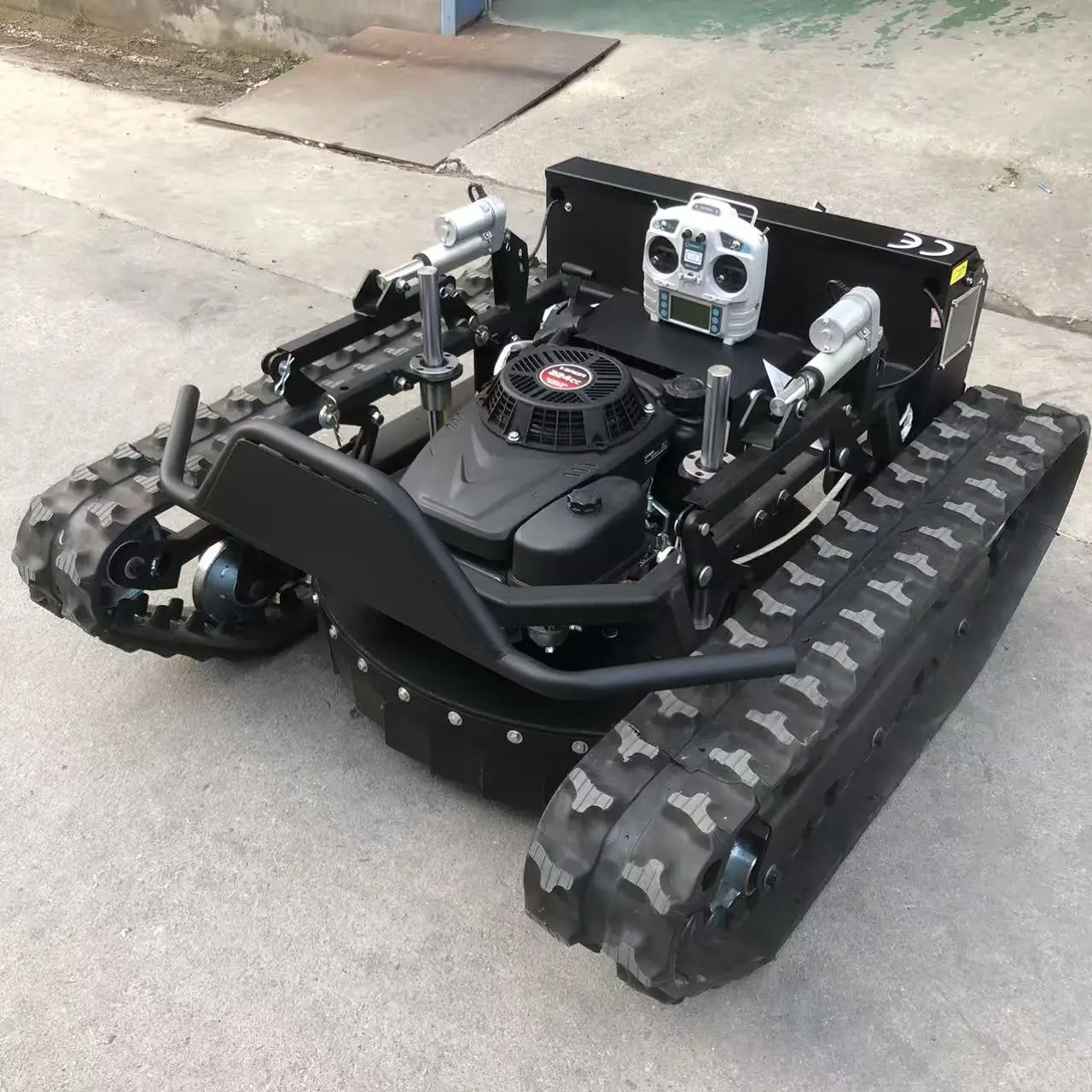 Customized climbing and pit crossing lawn mower, with a low body and strong passability, a tracked lawn mower