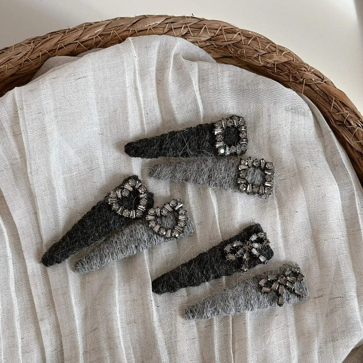 Autumn and Winter Rhinestone Plush Hairpin Women Bangs Side Clip Light Luxury High-end Duckbill Clip Small Edge Clip Accessory