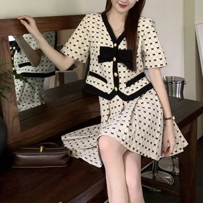 Sweet Bow Printed Matching Sets 2024 Summer Two Piece Set Elegant V-Neck Single-breasted Female Stylish Pleated Mini Skirts Sets