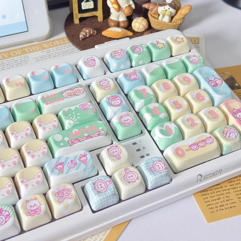 

Cute Strawberry Cat Keycaps Set PBT Sublimation MOA Profile Keycaps for Mechanical Keyboard Accessories Custom Keyboard Caps