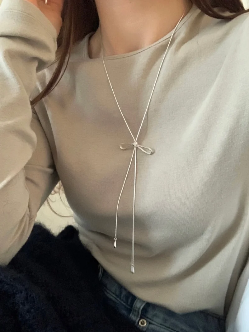 colar-longo-prateado-com-pingente-de-borboleta-3d-estilo-bailarina-doce-e-moderno-minimalista-perola-e-madreperol