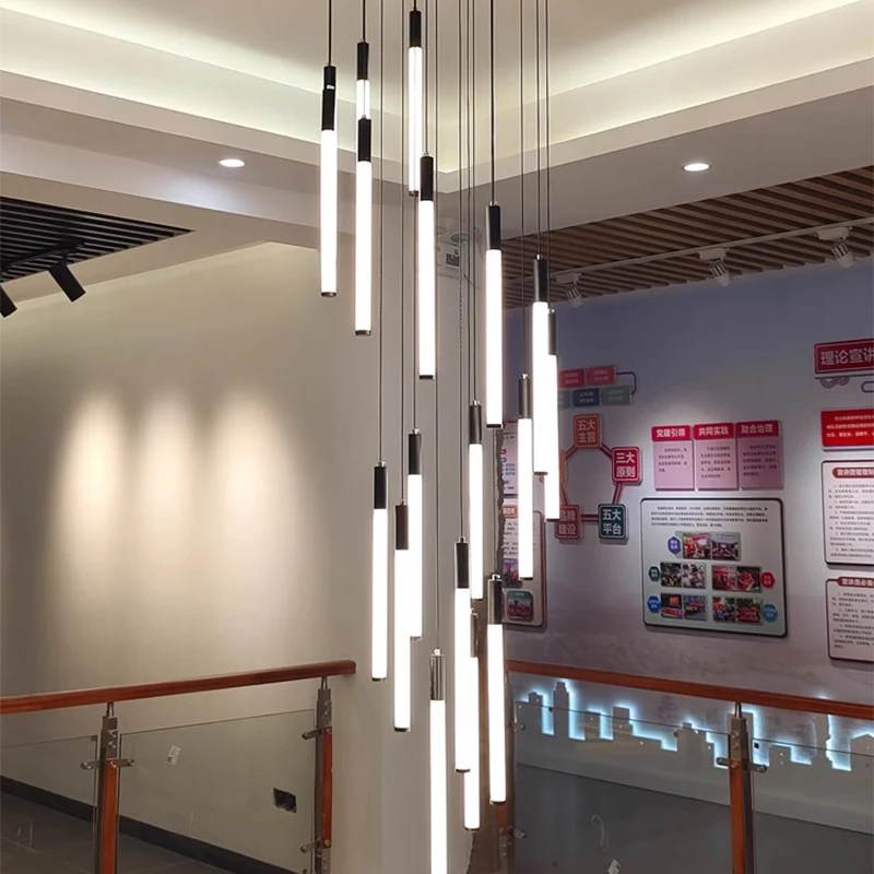 Plafonnier LED suspendu au design moderne, éclairage d'intérieur, luminaire décoratif de plafond, idéal pour un salon ou des escaliers