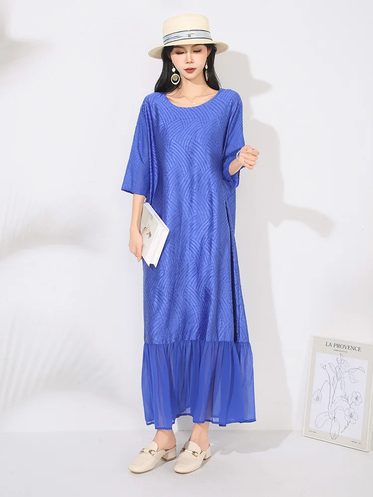 ชุดเดรส Miyake Pleats: เสื้อคลุมคอกลมลายนูน |   สลิปน้ําหนักเบาแบบเชียร์ |   สลิมมิ่งหลวมพอดี [20252167]
