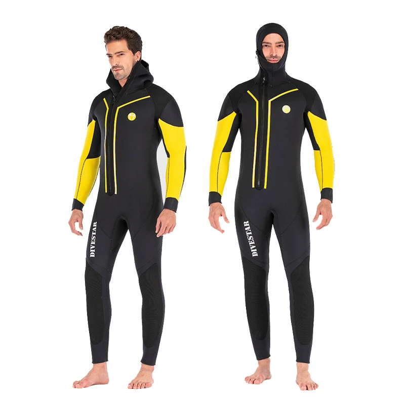 Traje de buceo grueso semiseco de 7mm de profundidad con cremallera frontal para mayor calidez, con sombrero y mono de felpa