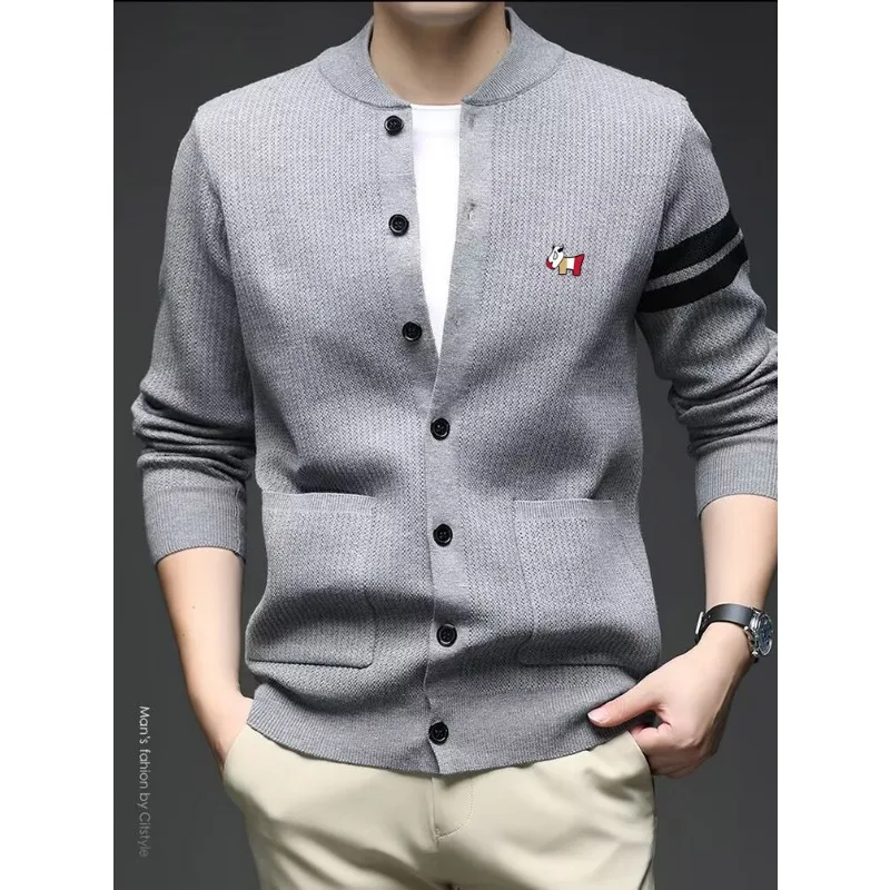 Sweater rajutan pria merek kelas atas, musim gugur musim dingin, mode baru, desain garis-garis senior, versi Korea, kardigan butik, mantel kasual