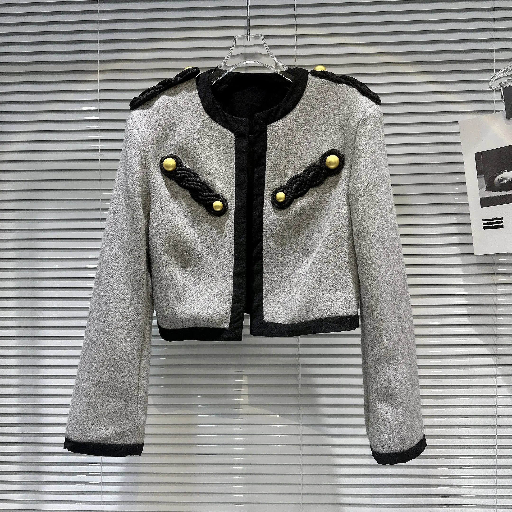 

Стеганое пальто в стиле ретро с металлической оплеткой ort Woolen Jaet, новинка зимы 2025, маленькое стеганое пальто Fraance Sle для женщин