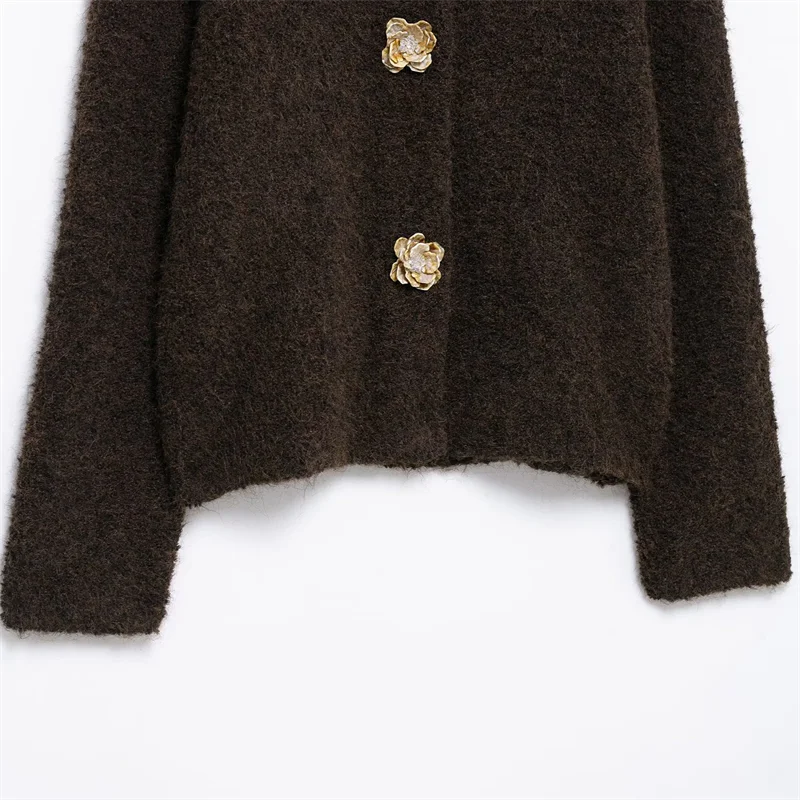 2025 autumn new women's casual fashion simple temperament versatile flower-shaped button-decorated knitted jacket