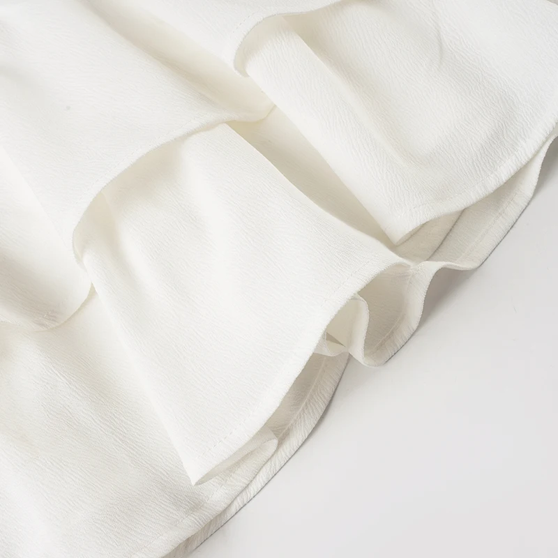SUCHCUTE Boho Französisches Urlaubs-Minikleid für Damen mit tiefem V-Ausschnitt, Stickerei, Glockenärmeln, Knopfleiste vorne und doppellagigem Rüschensaum. – Detail 7