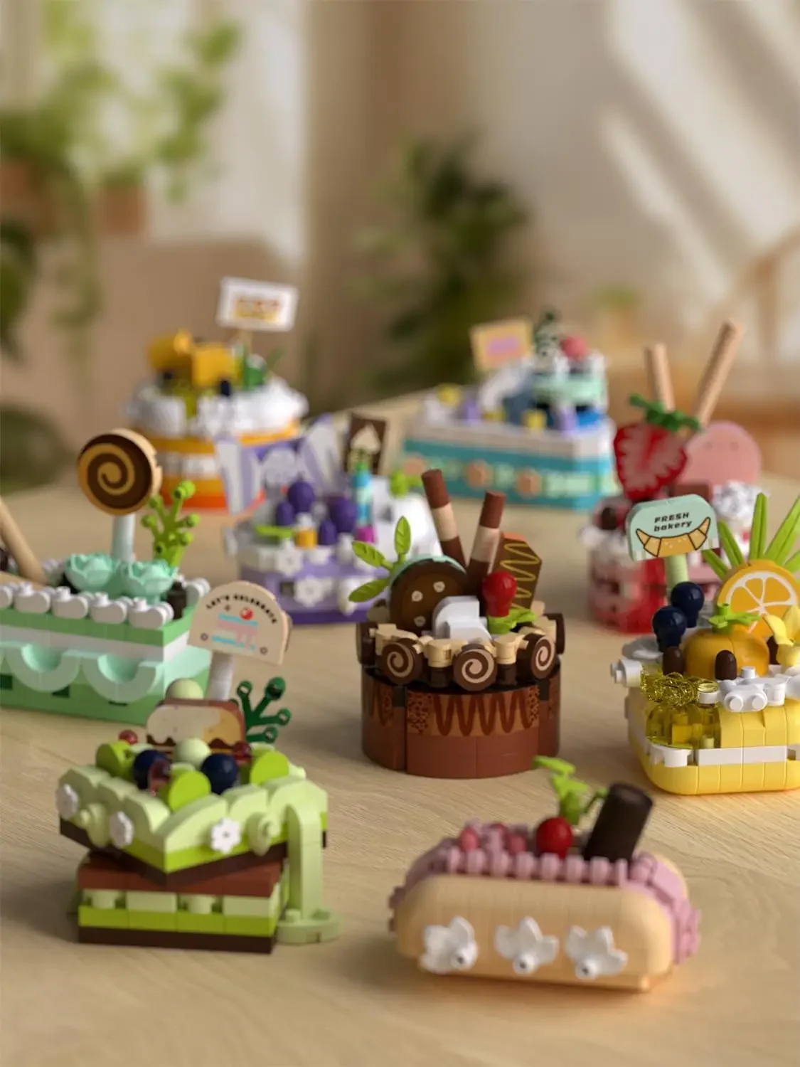 เค้กสตรอเบอร์รี่ของเล่นบล็อกตัวต่อมินิเค้กสร้างสรรค์ - ซีรีส์อาหารขนม DIY เหมาะสำหรับตกแต่งบ้านและคอลเลกชันศิลปะ