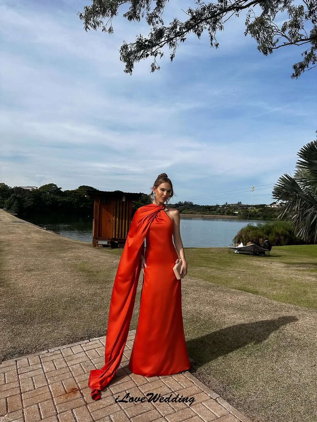 

Оранжево-красные платья для выпускного вечера без рукавов 2025 Элегантное атласное свадебное платье для женщин Вечерние платья с лентой для гостей по индивидуальному заказу