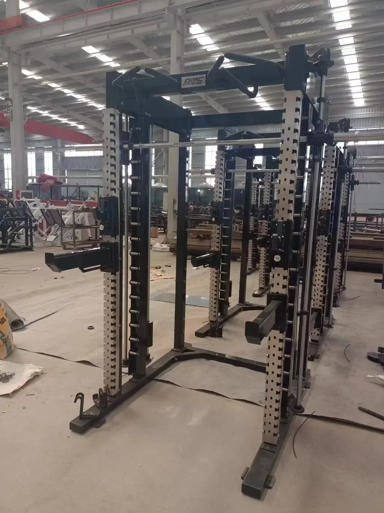 معدات اللياقة البدنية آلة سميث الداخلية متعددة الوظائف الموحد مقاعد البدلاء الصحافة رف رفع الأثقال الحديد سميث القرفصاء آلة