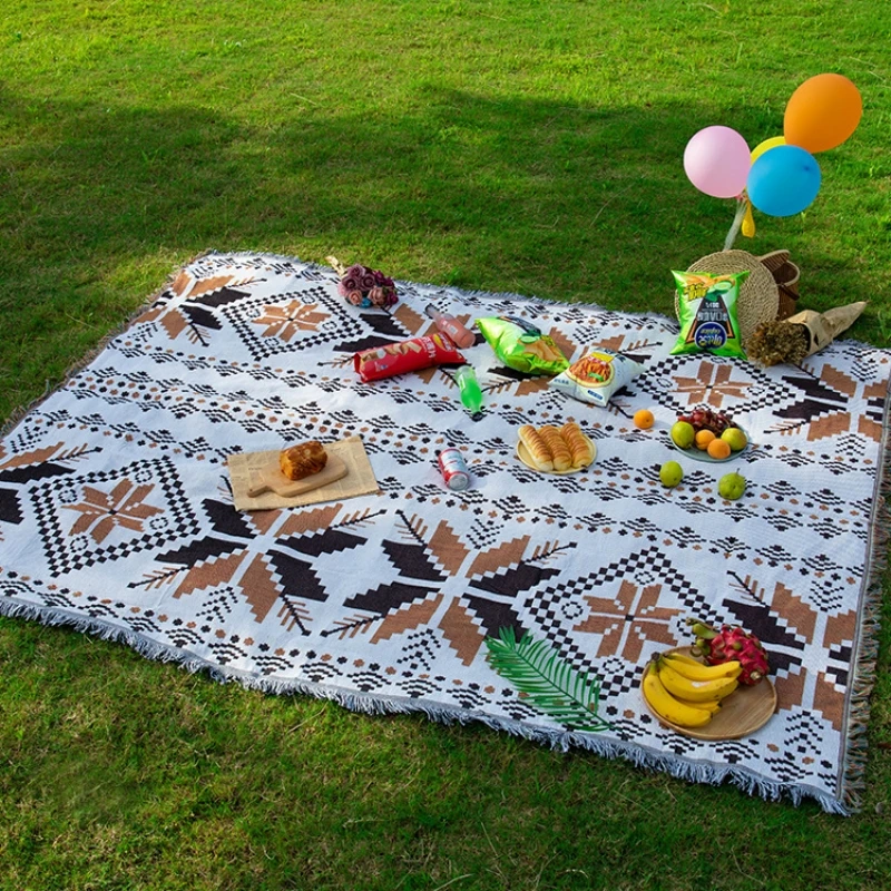 Autumn Camping Picnic Mat Ethnic Bohemian Style Retro Table cloth Picnic Blanket Dustproof Sofa Mats Beach Outdoor Carpet