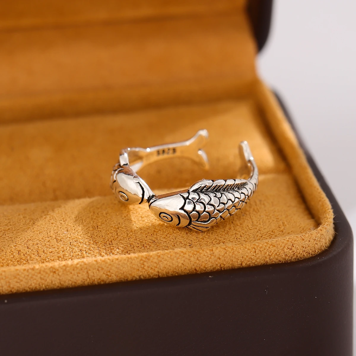 New Retro 925 Sterling Silver Jewelry Thai Silver Fashion Small Goldfish Pisces Fish Kiss Animal Elegant Opening Rings    R143