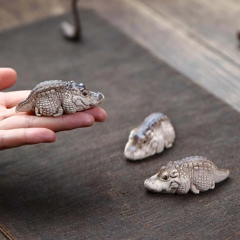 

Handmade Purple Clay Alligator Tea Pet Financial Croc Tea Ceremony Accessory Desk Decor