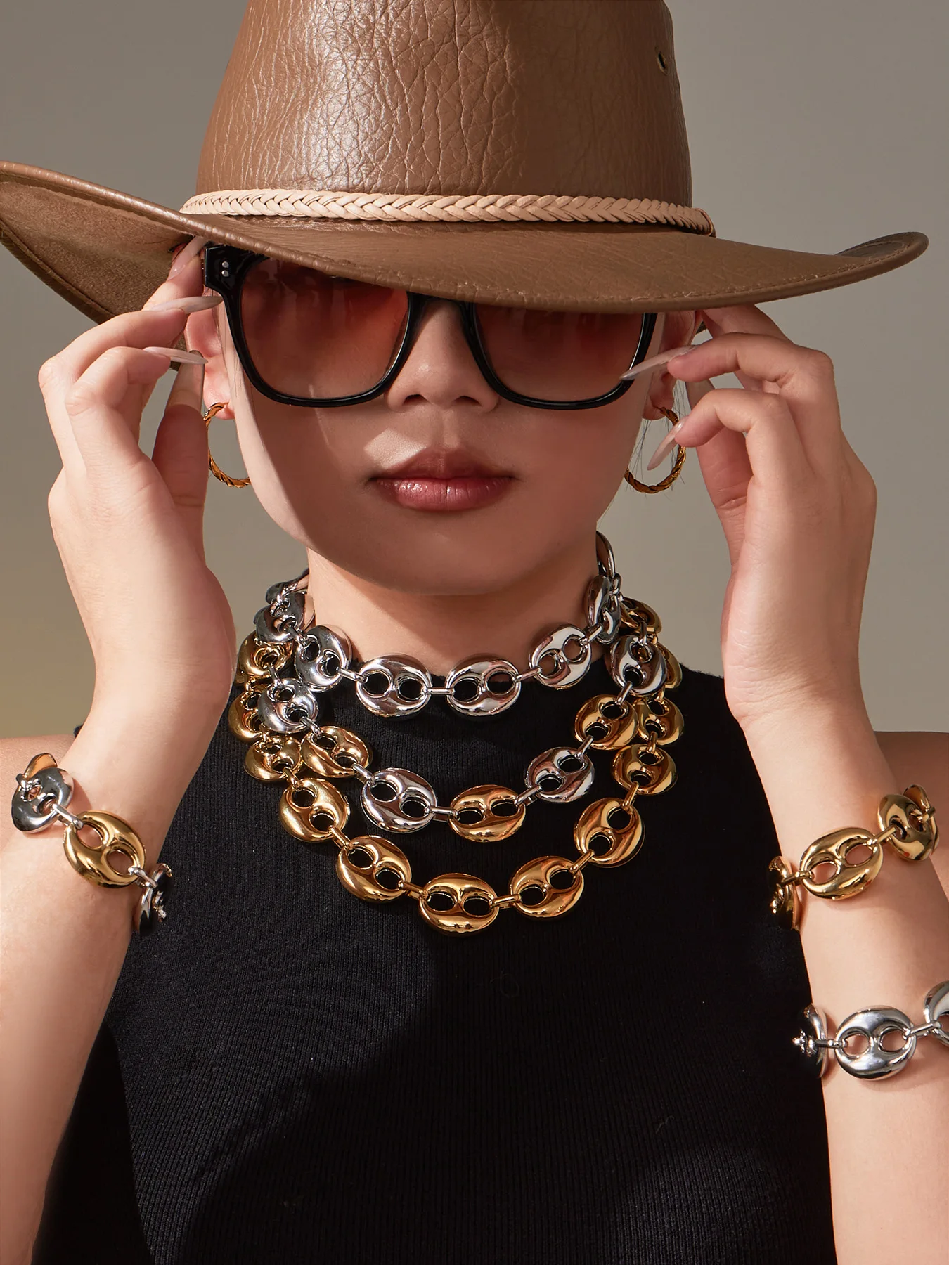 Pulsera eléctrica de acero inoxidable con granos de café huecos, cadena de clavícula chapada en oro de 18 quilates, joyería personalizada exagerada