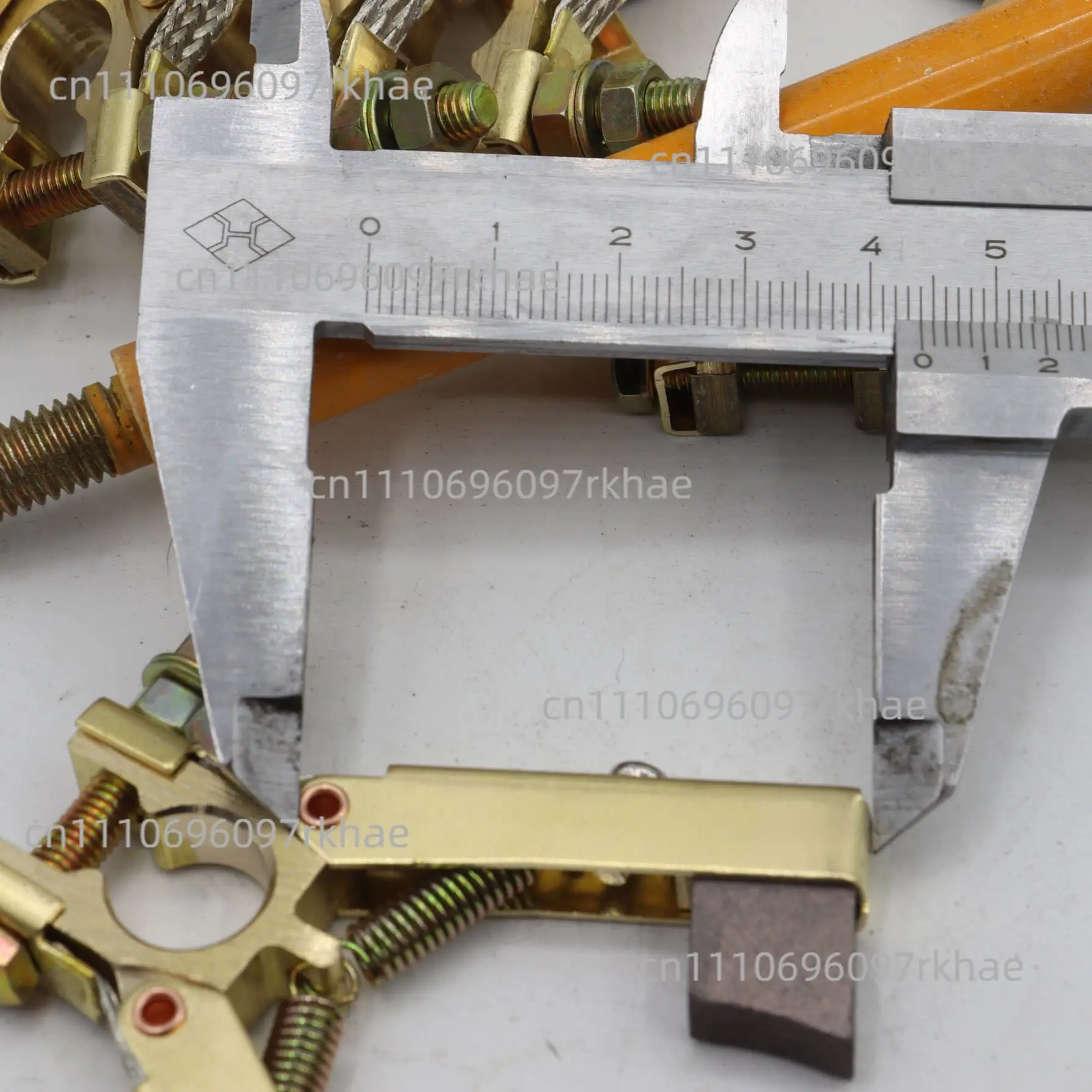 Herringbone Carbon Brush Holder Copper Brush Holder with Carbon Brushes 6*12*20 J204 Semi-copper Carbon Brush Aperture 12MM