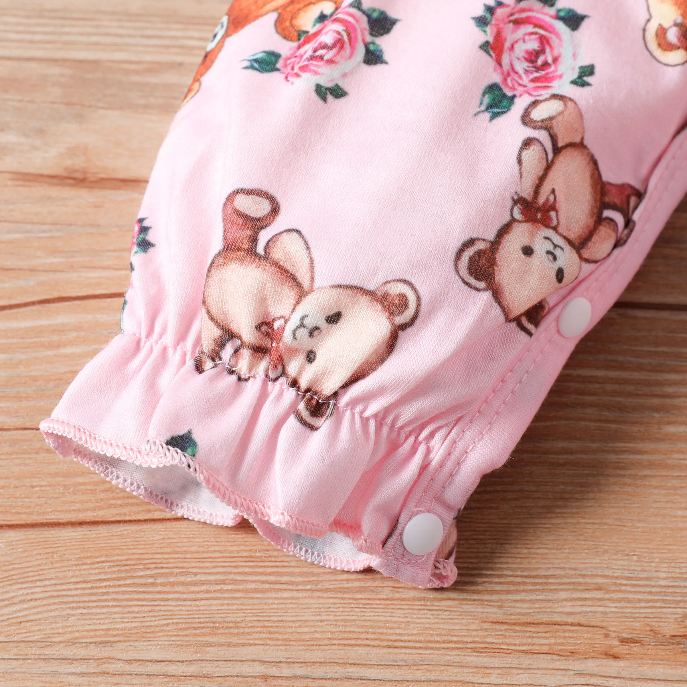 Baby-Overall im Bären-Stil mit besticktem Blumenmuster