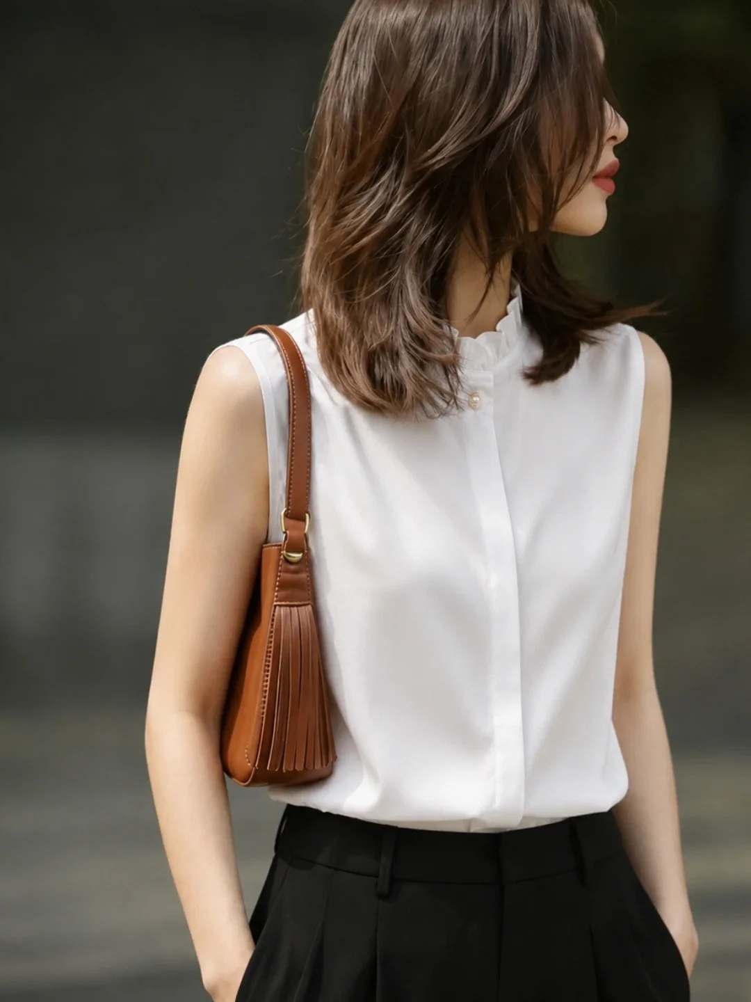 

Summer Commute Style Sleeveless Shirt Wooden Design Layering Versatile Slimming Top for Women Straight Cut Korean Version