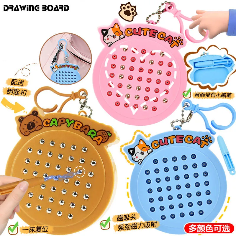 Bambini Aspirazione magnetica Perline in acciaio Tavolo da disegno Giocattolo Cartoon Capibara Gatto Piccolo tavolo da disegno Giocattolo Decompressione Portachiavi Ciondolo