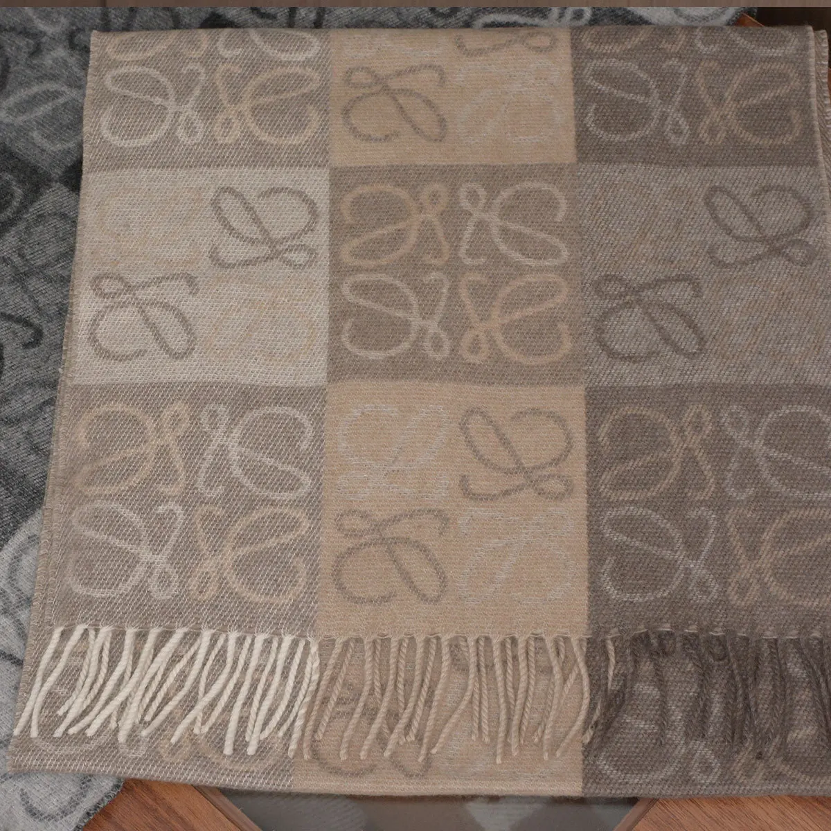 Bufanda clásica de lana a cuadros, chal jacquard con borlas, calidez de otoño e invierno