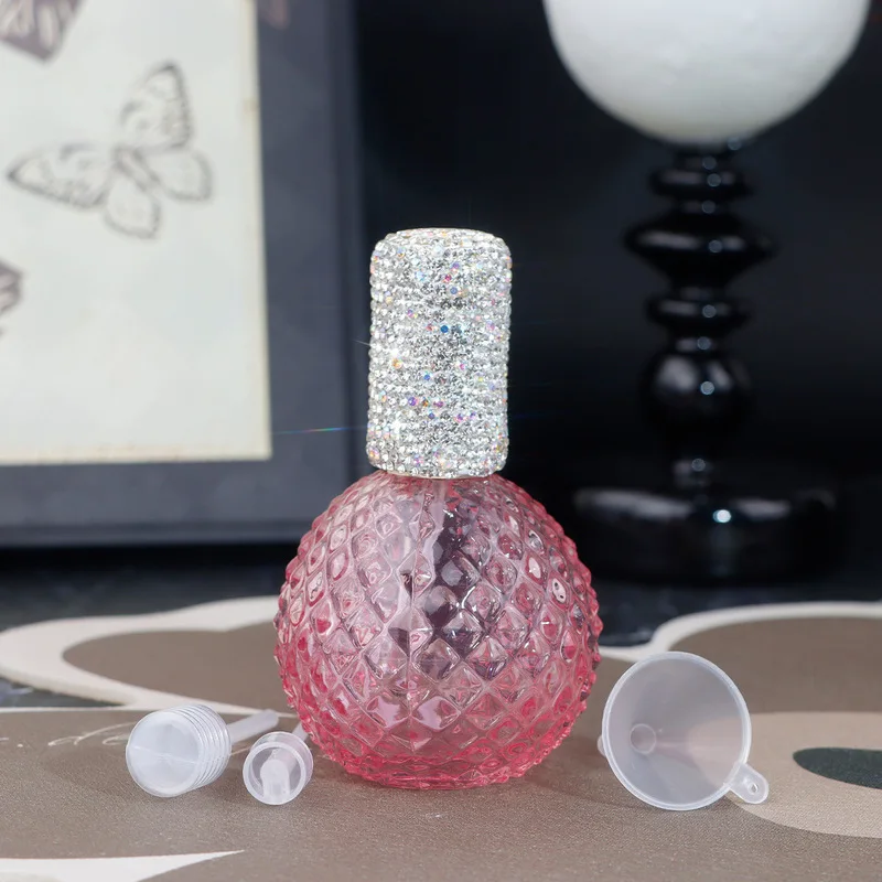 Pink Light Luxury Embossed Diamond-patterned Glass Bottle For Water Diamond Perfume Spray Bottle 100ml