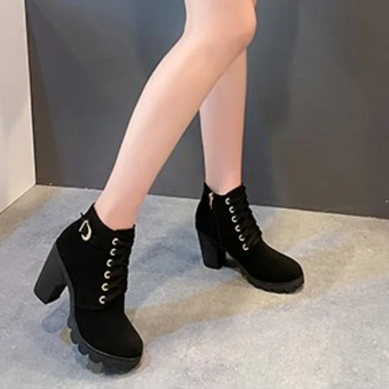 *Modische, heiß begehrte, sexy, elegante Arbeitsstiefel für Damen, Winter, neu, runde Zehenpartie, quadratischer Absatz, bequem, lässig und barfuß tragbar – Detail 9