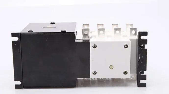 Heiße VerkäufeAusgangsumschalter YUYE Hersteller YES1-100GA 2 Eingänge 1 4P Generatoren ATS Weiß Silber Kontakt 100A 12 Monate A