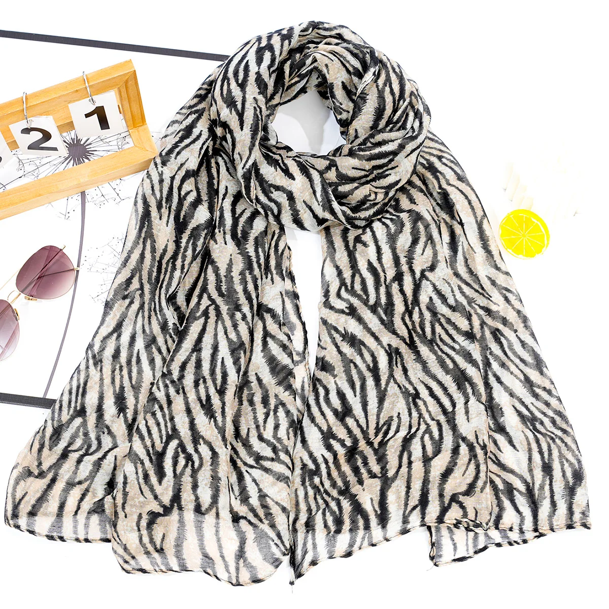 A fashionable voile leopard print soft thin women\'s scarf shawl