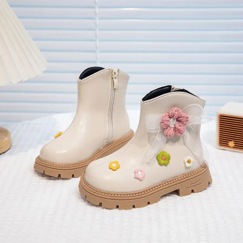 

2025 AW New Girls' Princess Beige Short Boots Flower & Bow Decor Leather Footwear Children's Soft-Sole Non-Slip Ankle Boots