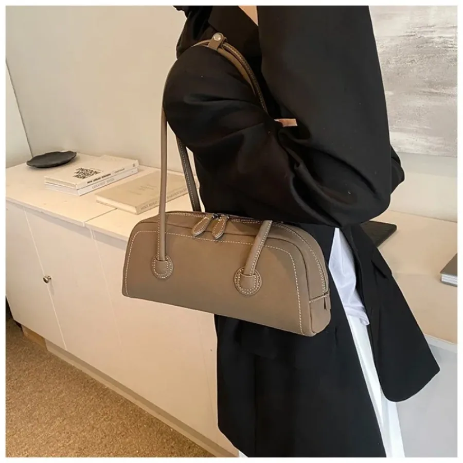 

New Niche Fashion Design Commuter Armpit Bag Retro Frosted Generous Yankee Large Capacity Shoulder Bag Senior Women's Bag