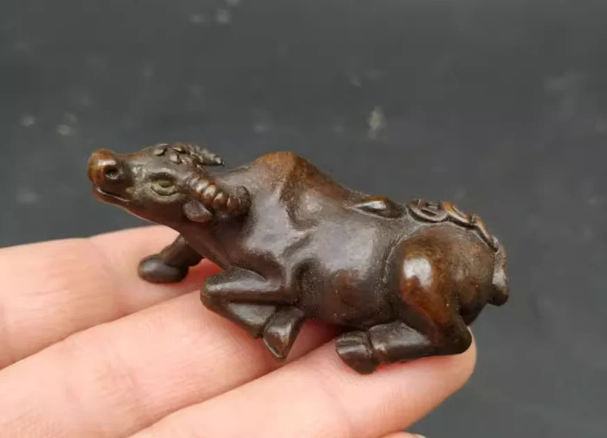 

Vintage imitation copper solid cow table top decoration