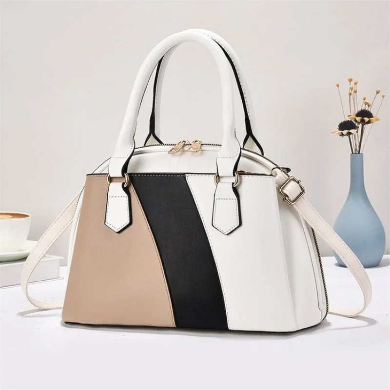 

Luxury Designer Vintage Handbag With Trendy Letter Logo Large Capacity For Women's Everyday