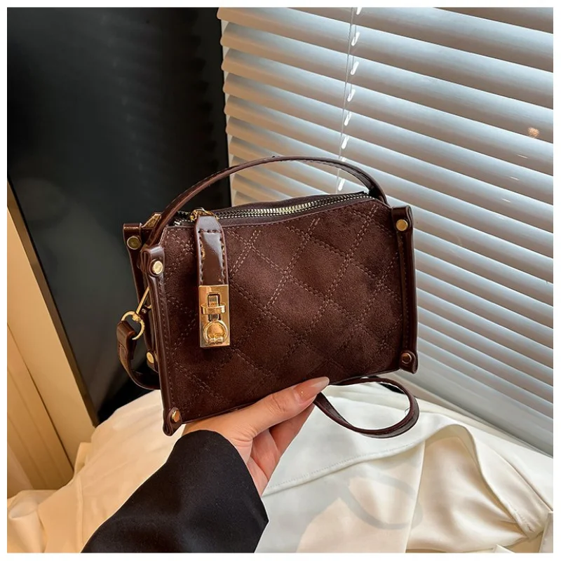 

Elegant Women's Messenger Bag Made Of Fine Leather Boasting High-End Trendy Vintage Look