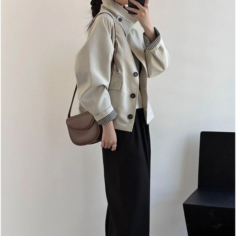 British-style Color-blocking Corduroy Collar Trench Coat. The New Autumn Fashion Women Top with Solid Color Buttons Is Versatile