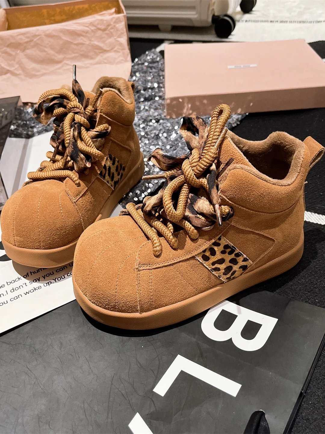 Picture 5: Aimixiao Flagip Store High-Top Leather Snarled Laces Large Head Capybara Design German Training oes Casual Sle