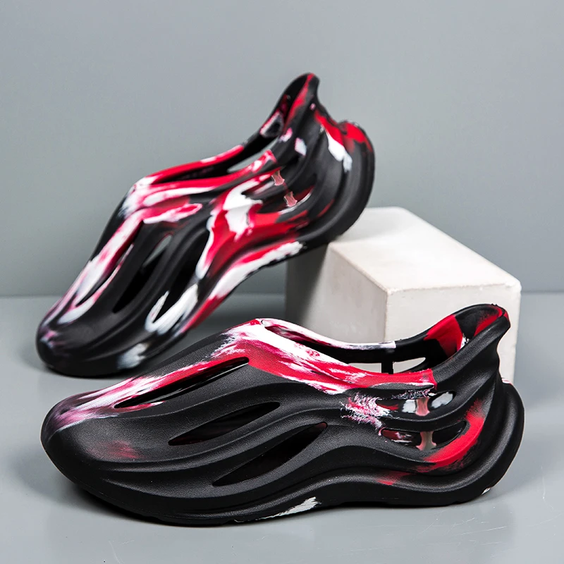 Camuflaje de verano para hombre Yeezy - zuecos estilo, aptos para uso al aire libre, con punta cerrada y resbalón - con una sola correa.