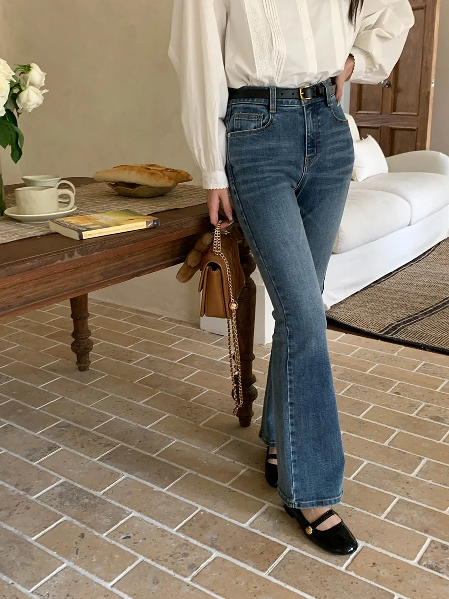 Jeans slim fit pinggang tinggi biru baru di awal musim gugur dengan efek pull up sedikit