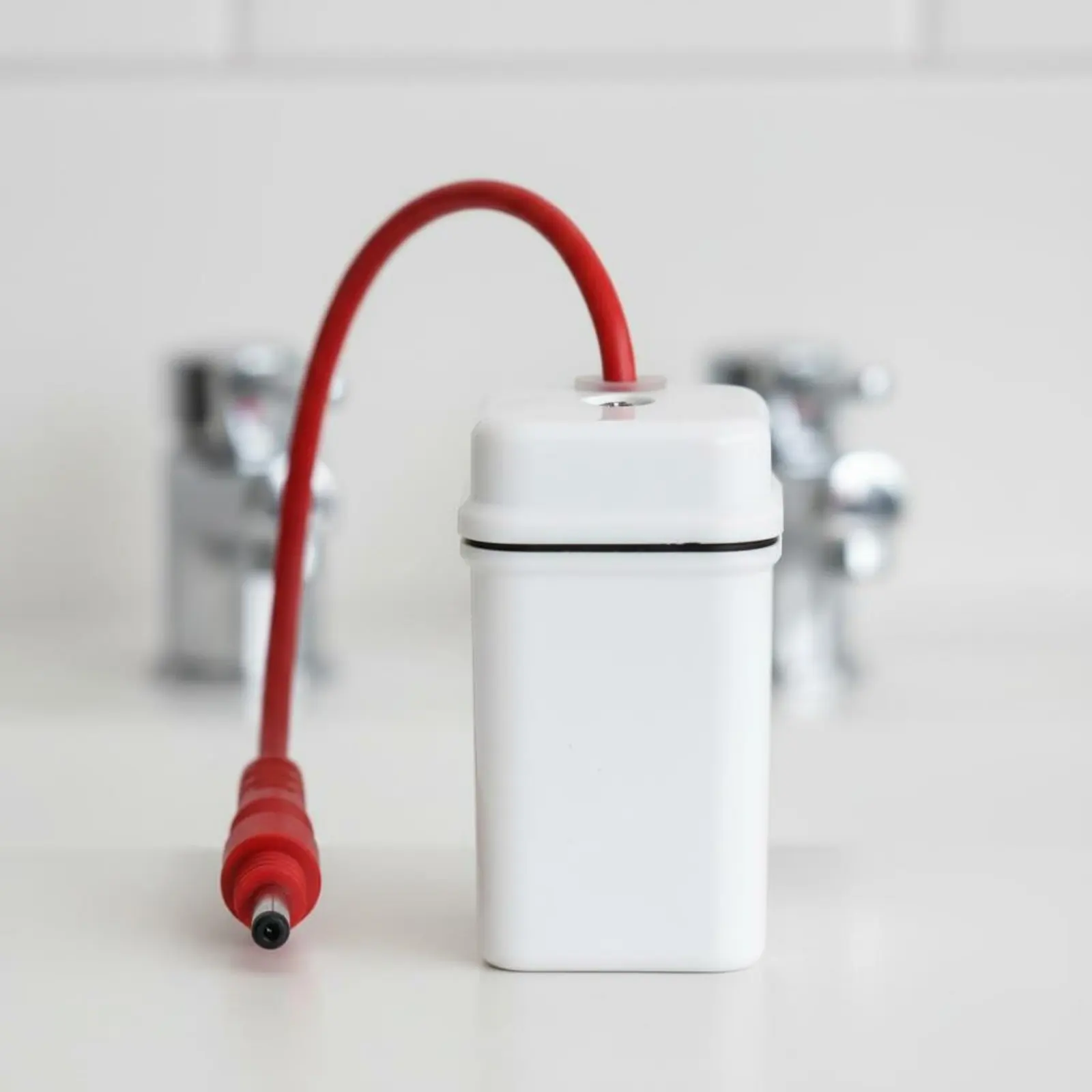 

Automatic Urinal Battery Pack DIY Projects Motion-Activated Faucet Battery Case 6V DC Power Supply Powers Lighting Strip Strips