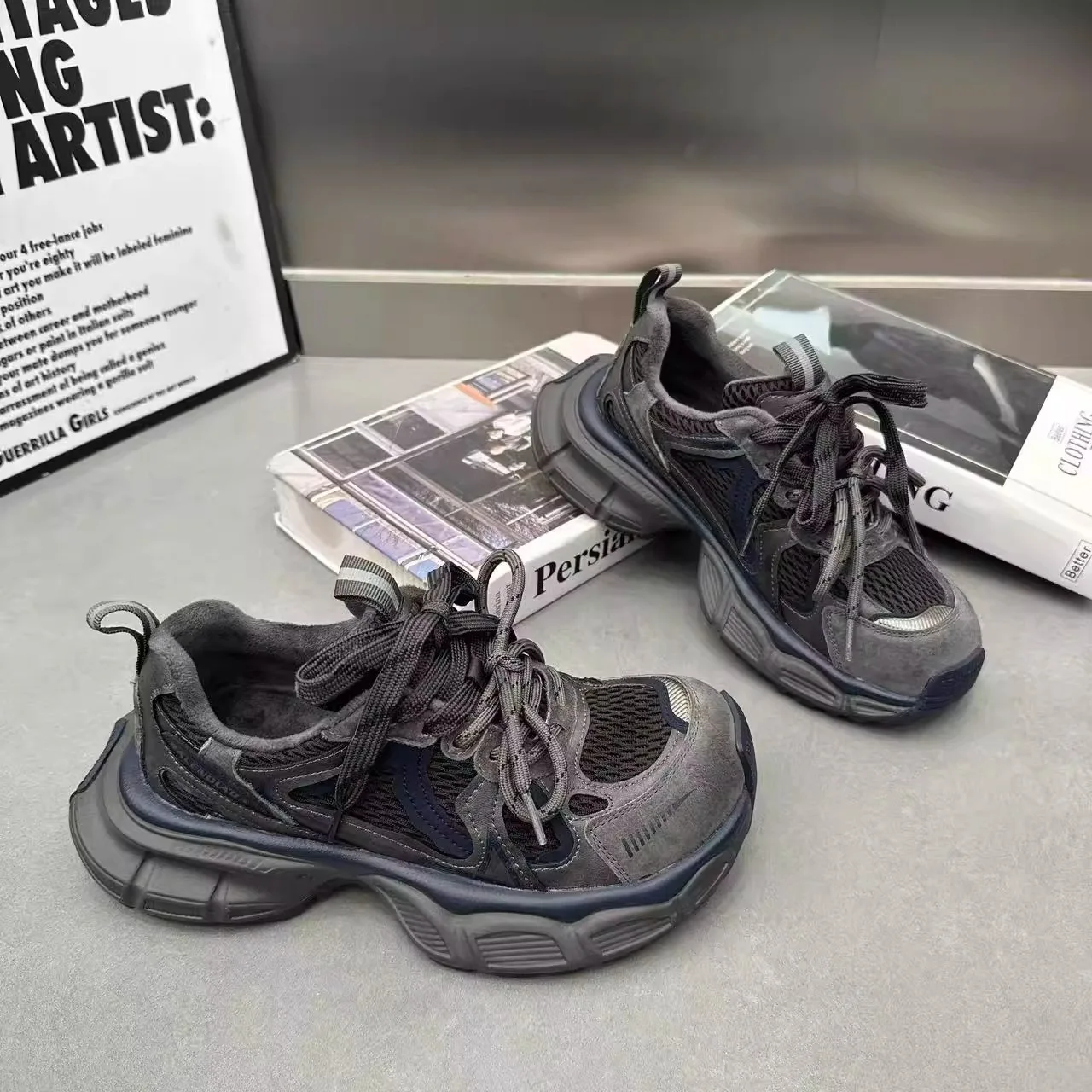 أحذية ريترو أبي للنساء 2025 مجموعة خريف جديدة سميكة القاع متعددة الاستخدامات لينة القاع أحذية رياضية وترفيهية مريحة