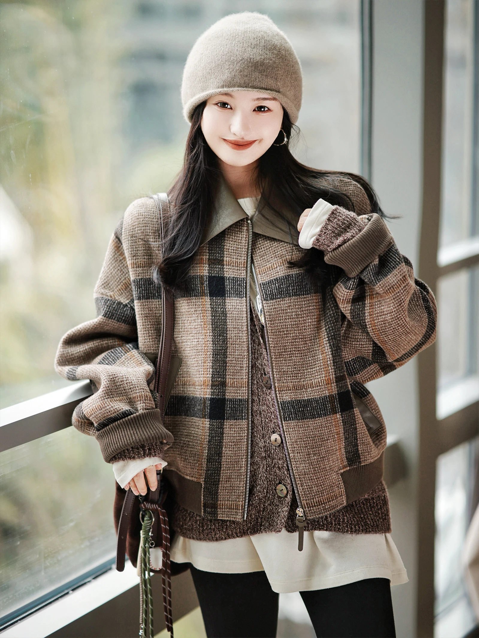 

Zhaodaxi клетчатое пальто с кожаным воротником, дизайн сращивания, утягивающий клетчатый узор, Новое поступление, зимнее женское шерстяное пальто...