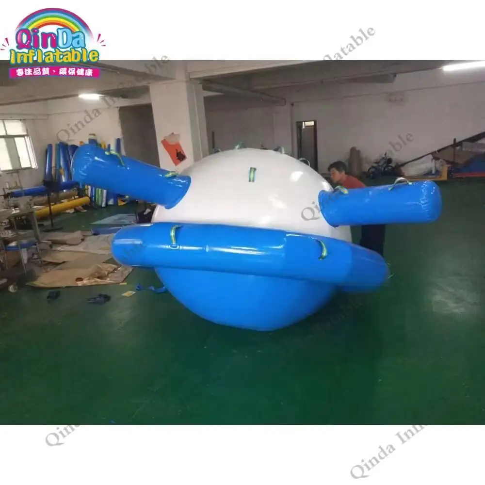인간 크기 물 위에서 타는 토이 인플레이터블 시소 로커 0.9mm PVC 인플레이터블 워터 스피너 토이 어린이용