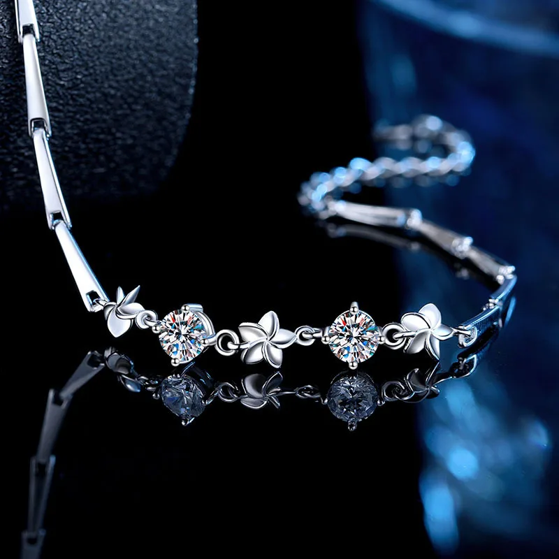 

S925 Silver White Gold Plated 1CT D Color Moissanite Four-Leaf Clover Bracelet for Women, Elegant Fine Jewelry Gift