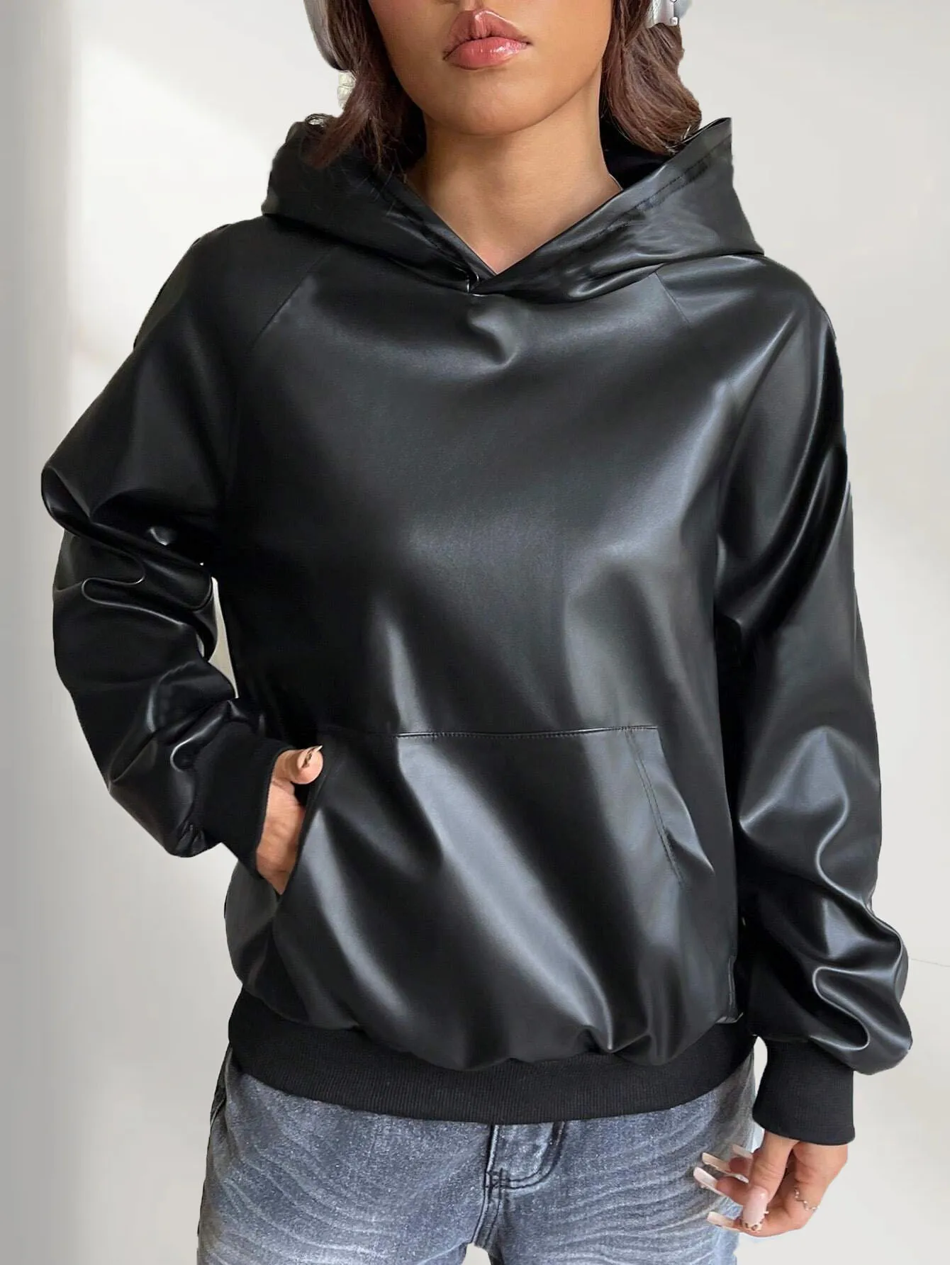 Solid color women's PU leather hooded sweatshirt, warm long-sleeved sweatshirt for autumn and winter, can be worn as a base or a