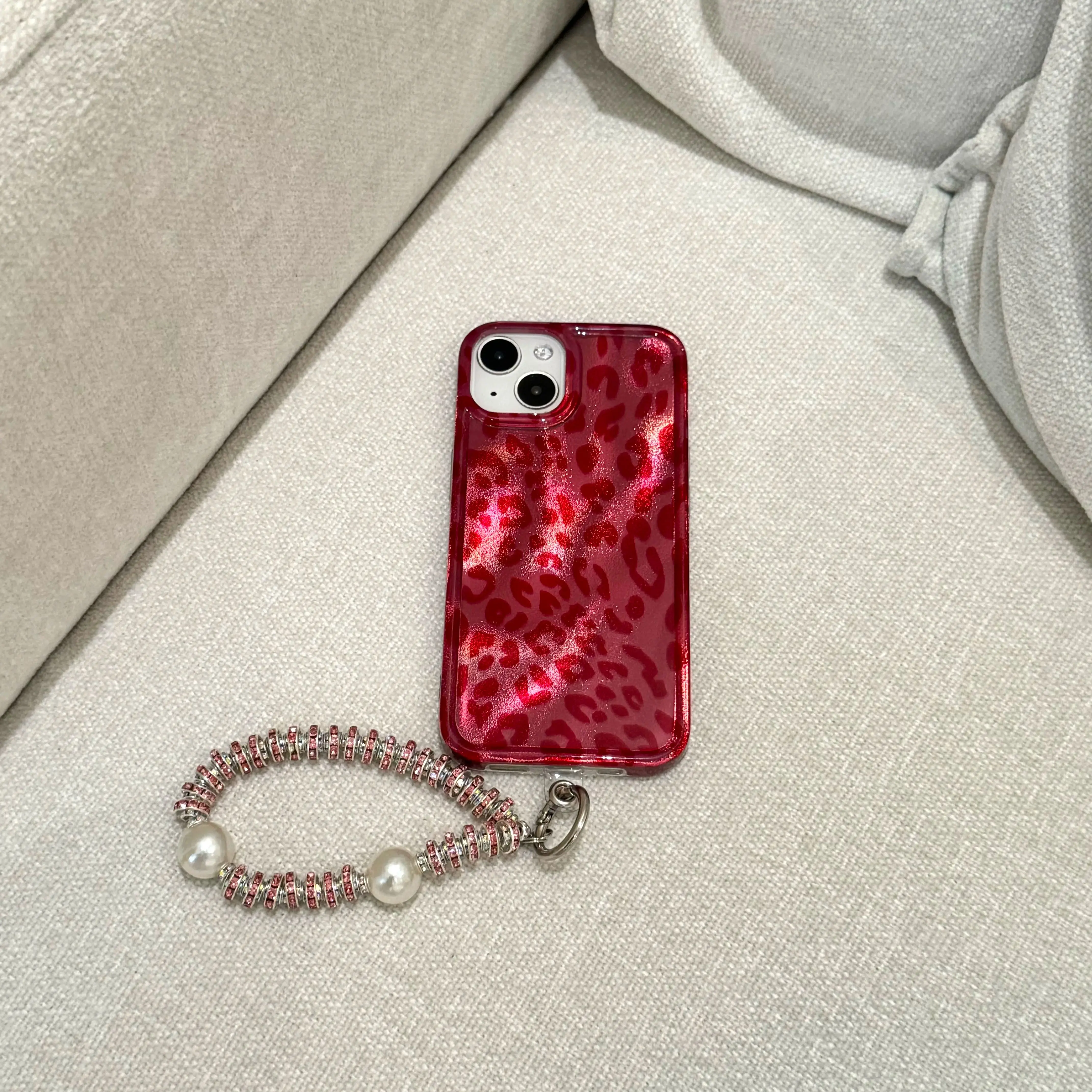 Ripple Texture Red Leo Prints Telephone Line Wrist Chain Case for iPhone 15 14 13 Pro Max Back Phone Cover for 12 Pro Capa