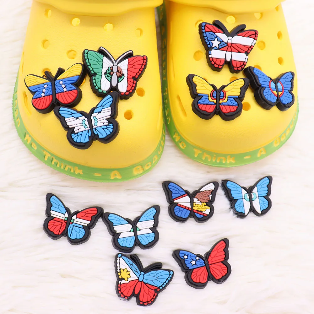 Nieuw Binnen 1 Stuks Pvc Dierenschoen Bedels Fit Polsbandjes Kleurrijke Vlinder Gat Slipper Decoratie Schoen Accessoires Kid Cadeau